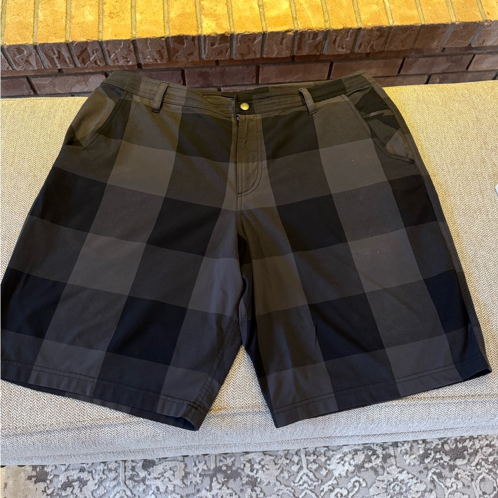 Lululemon men’s golf shorts. 38 inch waist, checkered pattern